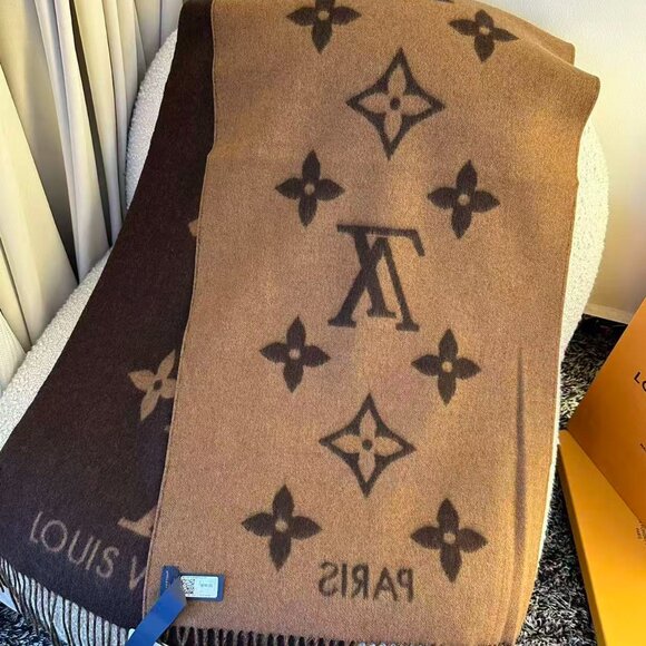 Louis Vuitton Shawl - Picture 2 of 7